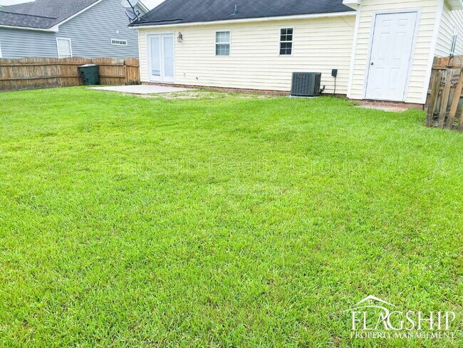 Building Photo - 3638 Highland Dr