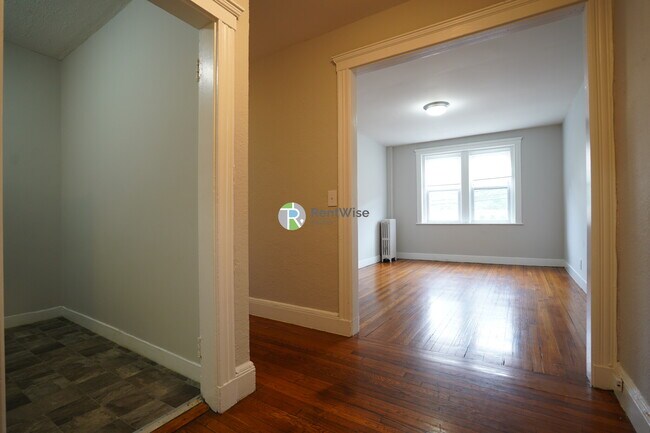 Building Photo - 47 Linden St