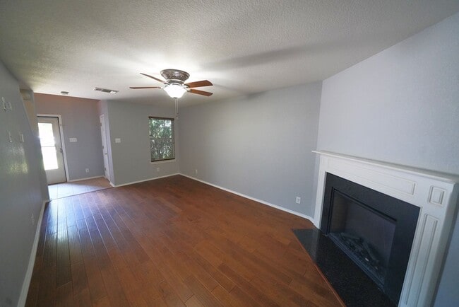 Building Photo - Lovely Cul-De-Sac Home in Schertz/Cibolo N...