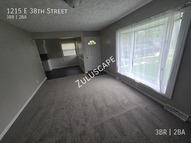 Building Photo - 1215 E 38th St