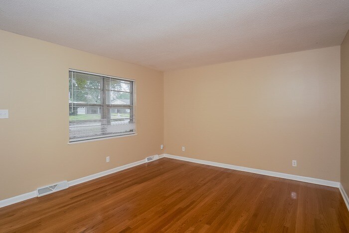 Building Photo - 10007 Camille Dr SE