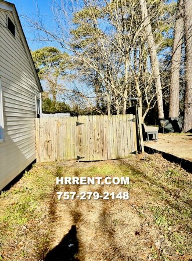 Building Photo - Coming Soon!! Extremely Cute 3 Bedroom 1 B...