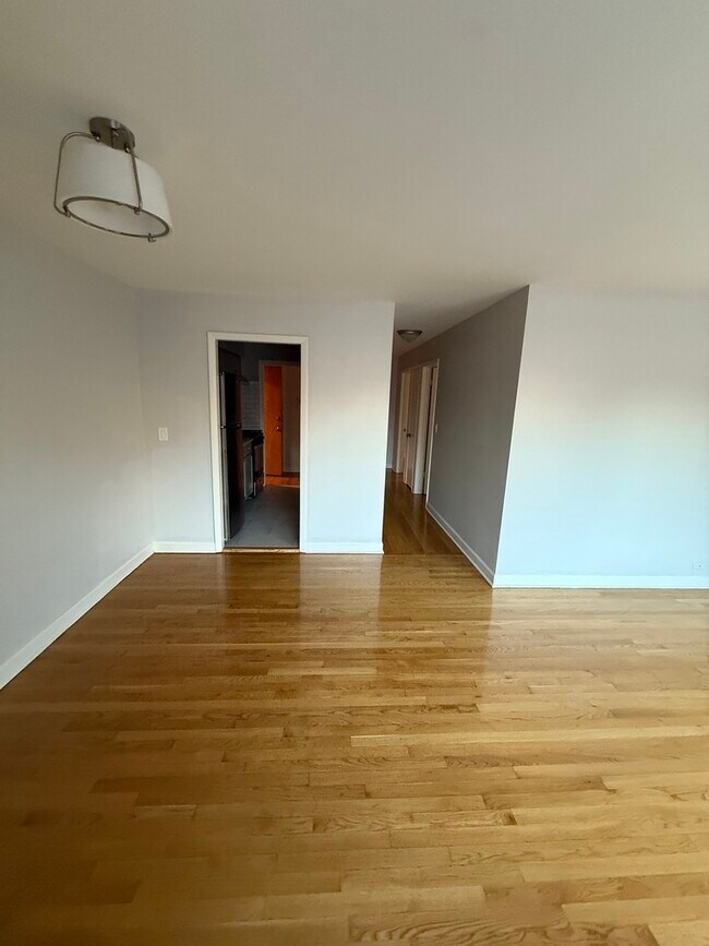 Building Photo - 3852 N Elston Ave