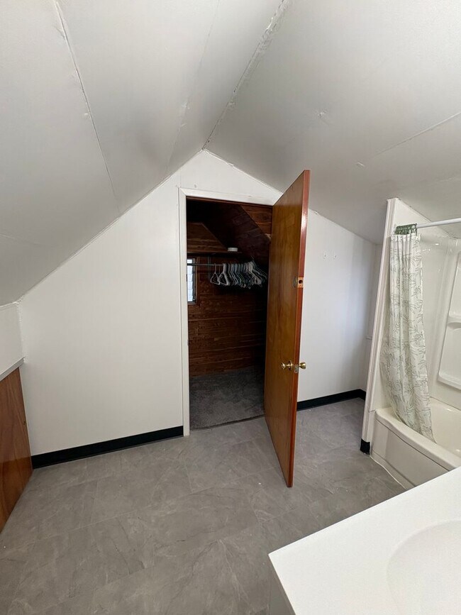 Building Photo - NORWOOD- Cute 2 bedroom 1.5 baths with fenced yard