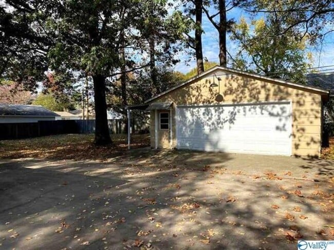 Building Photo - 206 Westchester Ave SW