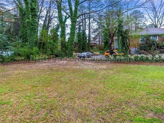 Building Photo - 161 Larose Cir SE