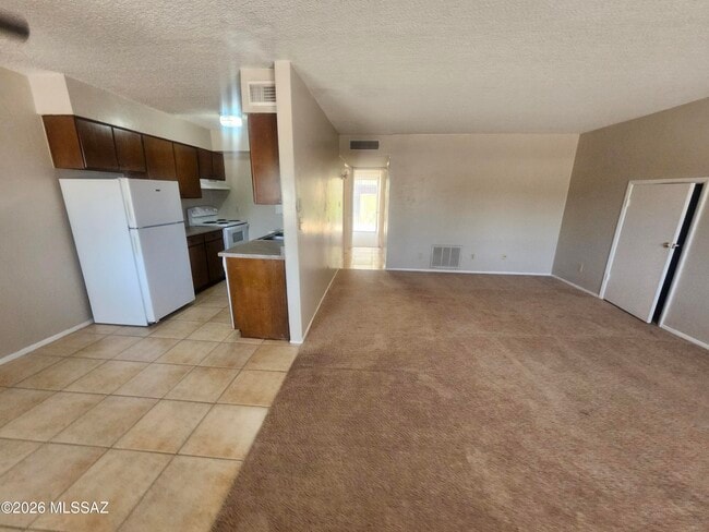 Building Photo - 810 S Kolb Rd