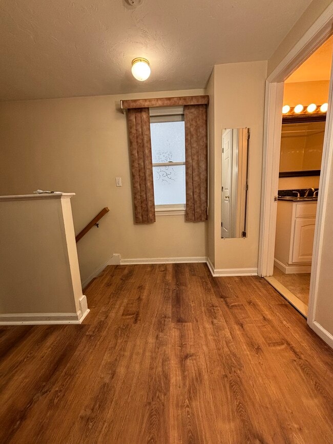 Building Photo - 118 Montclair Ave