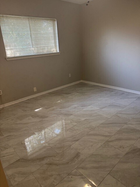 Building Photo - 17063 Clan MacGregor Dr