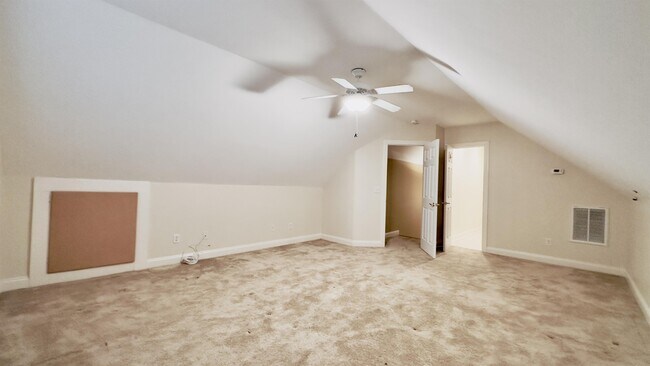 Building Photo - 423 Sterling Dr