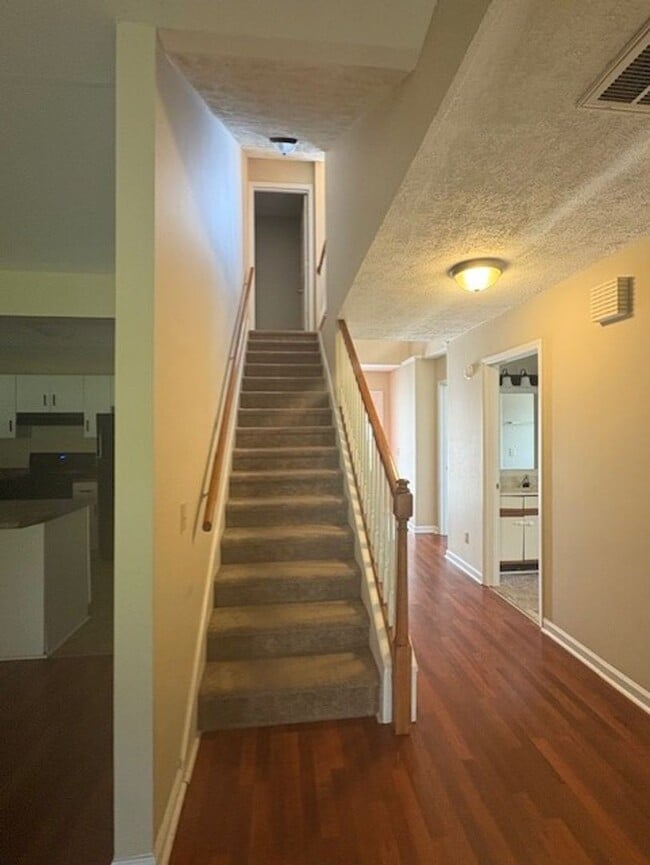 Building Photo - 3 bed, 2 bath condo COMING SOON