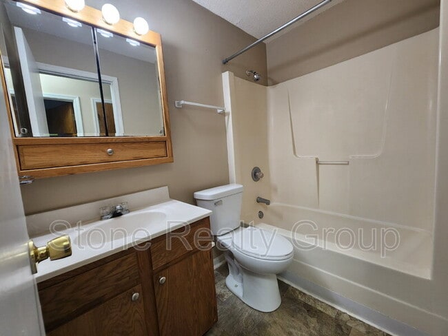 Building Photo - 2478 E Clayton Dr