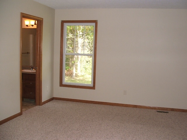 Building Photo - 3 Bedroom Home in Jimtown Schools!