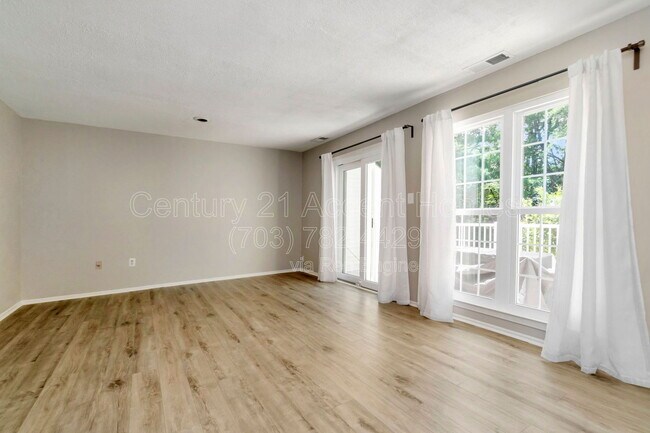 Building Photo - 2881 Burgundy Pl