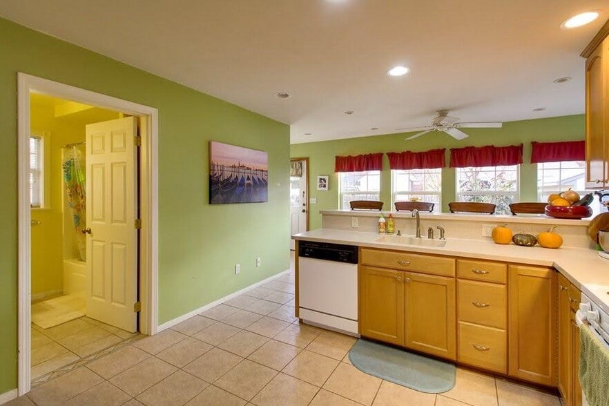 Building Photo - 1128 Hobson St