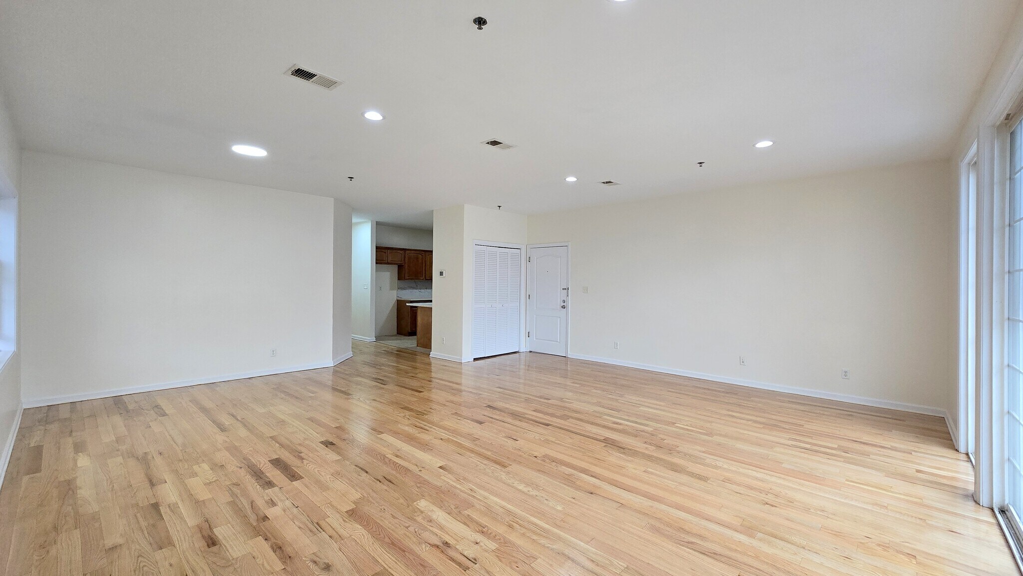 Building Photo - 157 Manchester Pl