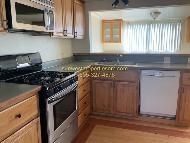 Building Photo - 3 Bedroom, 1 Bath House