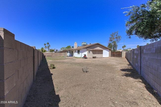 Building Photo - 5111 W Beverly Ln