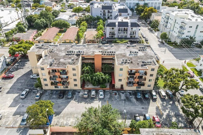 Building Photo - 677 SW 9th Ave