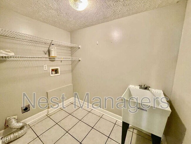 Building Photo - 260 Lick Creek Dr