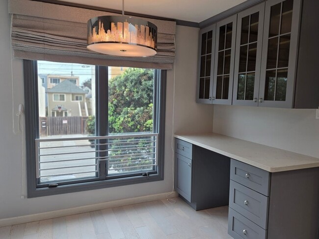 Building Photo - Remodeled Home 2 Blocks from Ocean Beach