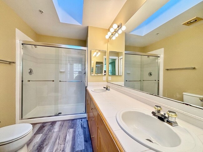 Building Photo - Beautiful 2bed townhome for rent in Bellevue