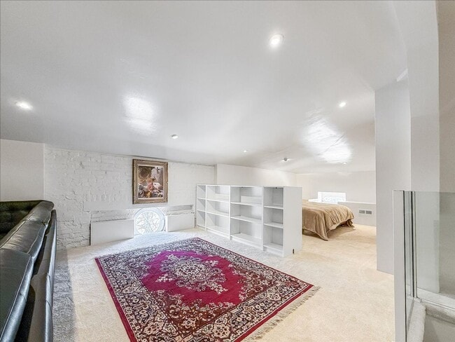 Building Photo - Historic, Character-Rich House - 3 Bed, 3 Bath (2 Full, 2 Half)