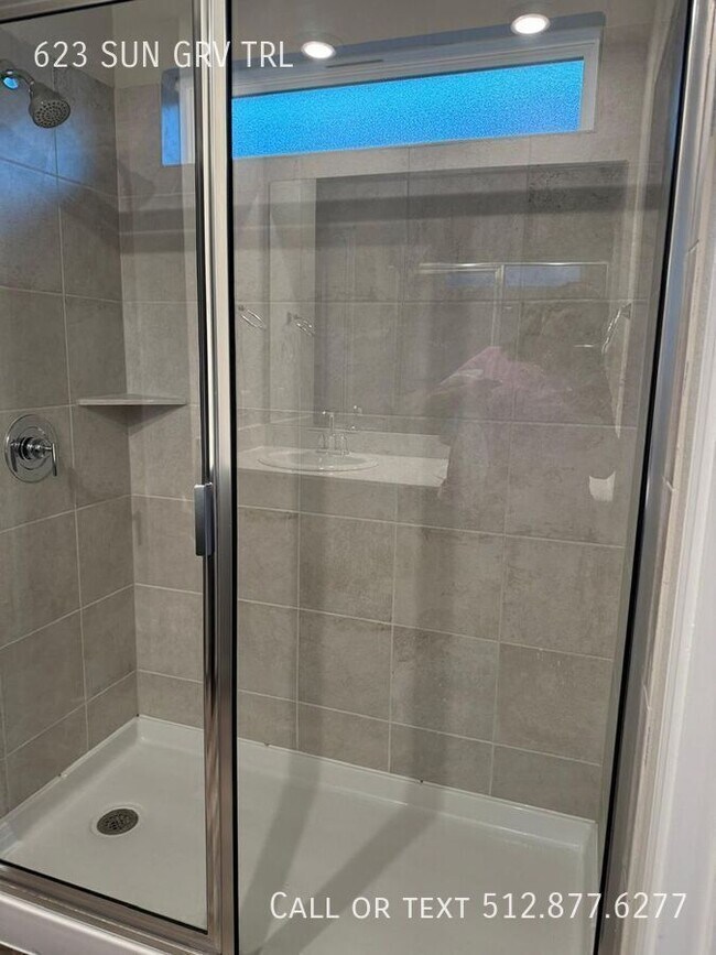 Building Photo - 623 Sun Grv Trl