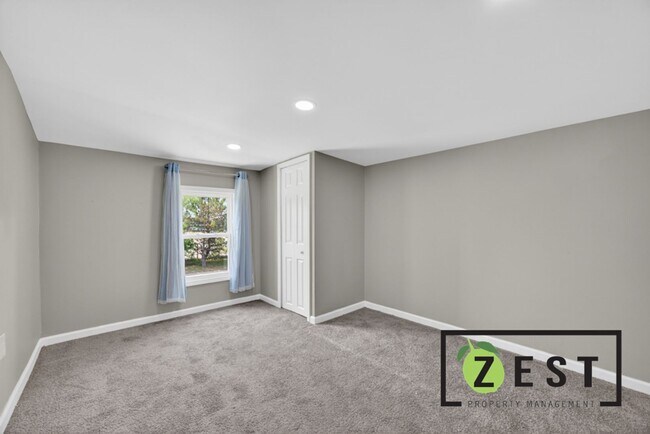 Building Photo - Beautiful Updated 4 Bed 1.5Bath Colonial **Open House Sunday June 21st from 1pm to 2pm**