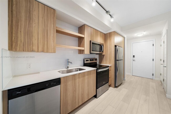 Building Photo - 555 NE 8th St