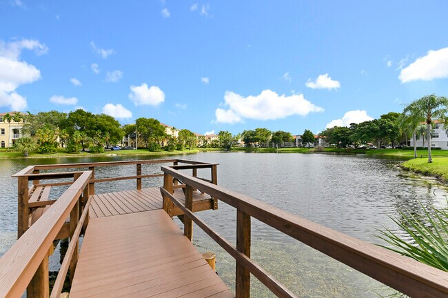 Building Photo - 250 Jacaranda Dr