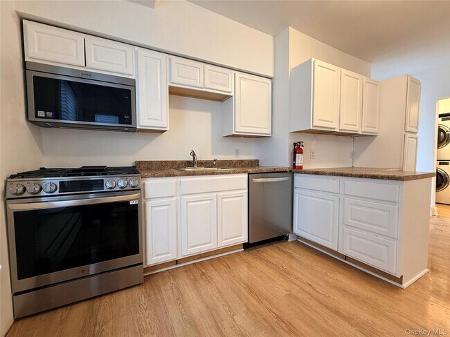 Building Photo - 35 East Ave