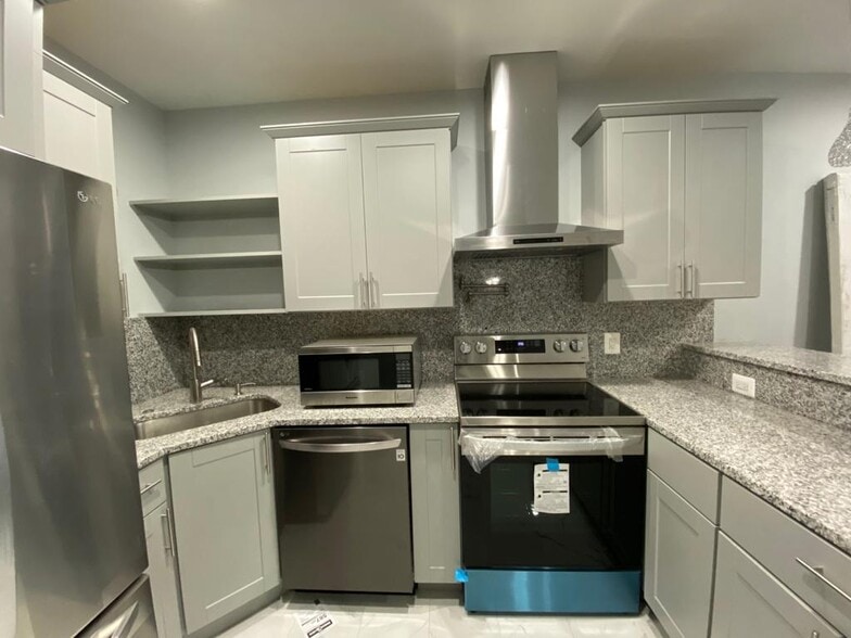 Full Kitchen with Granite counter tops - 24967 Halite Dr