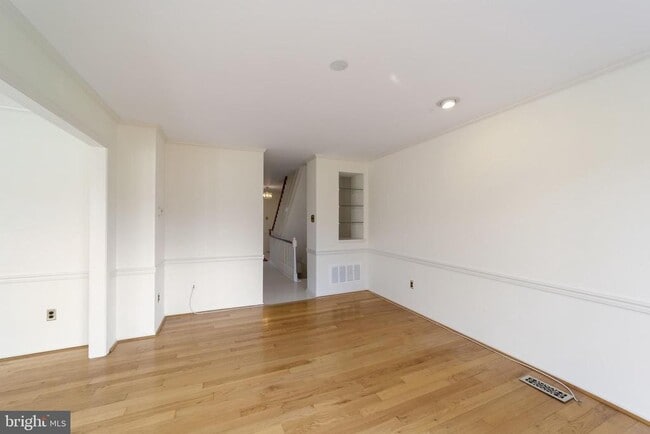 Building Photo - 10 Liberte Ln