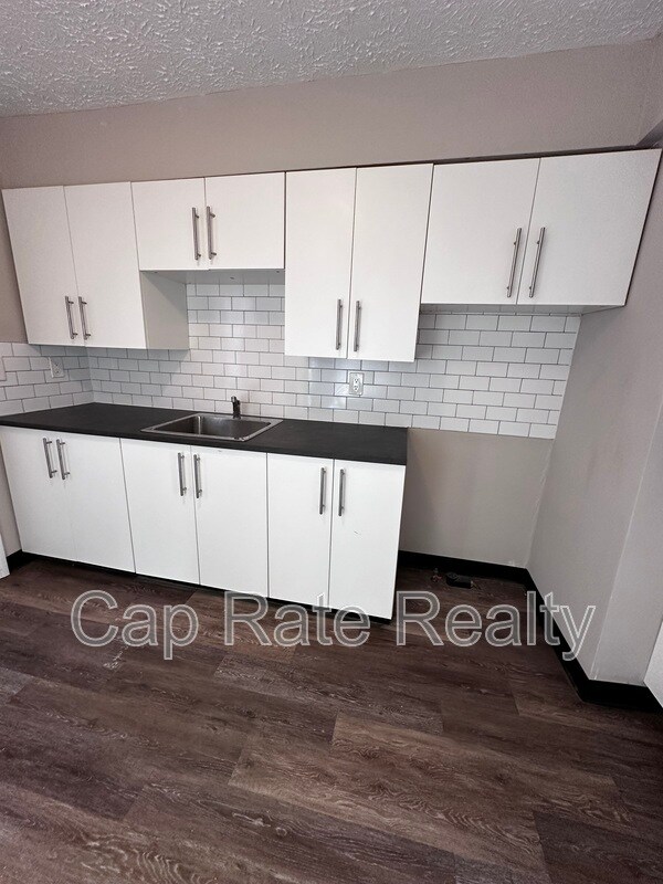 Building Photo - 2359 McGuffey Rd