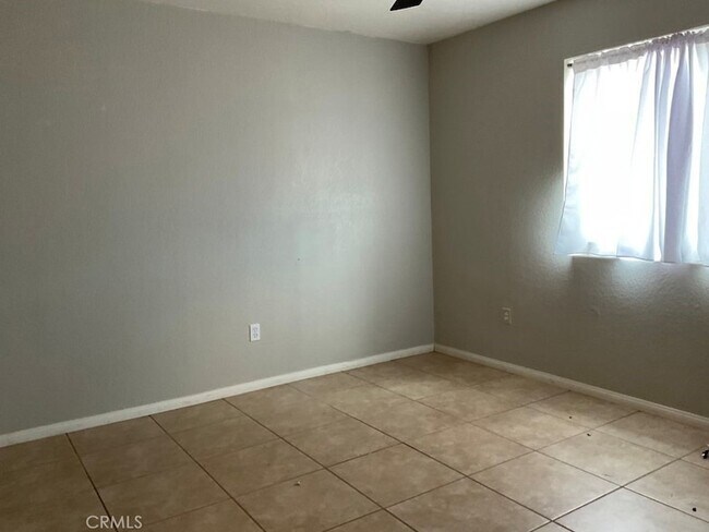 Building Photo - 17965 Live Oak St