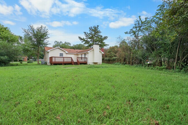 Building Photo - 2724 Ann Dr