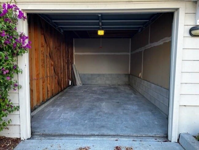 Building Photo - Spacious 2BR/2BA Redwood Shores Condo with Balcony, Natural Light & Garage Parking