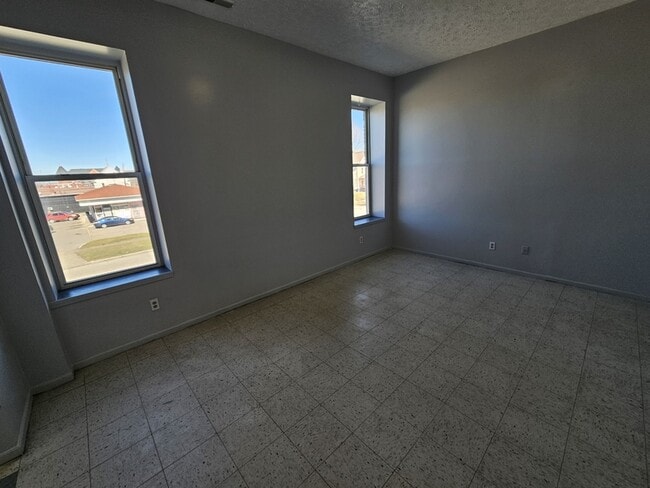 Building Photo - 3009 Pearl Ave