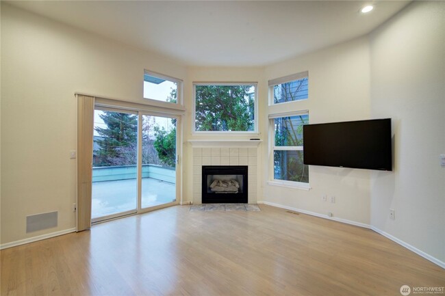 Building Photo - 3Bd/2.5Ba Seattle Home