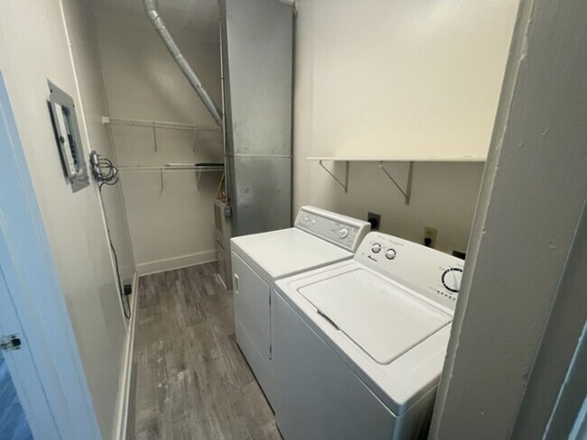 Building Photo - 1023 Lofts