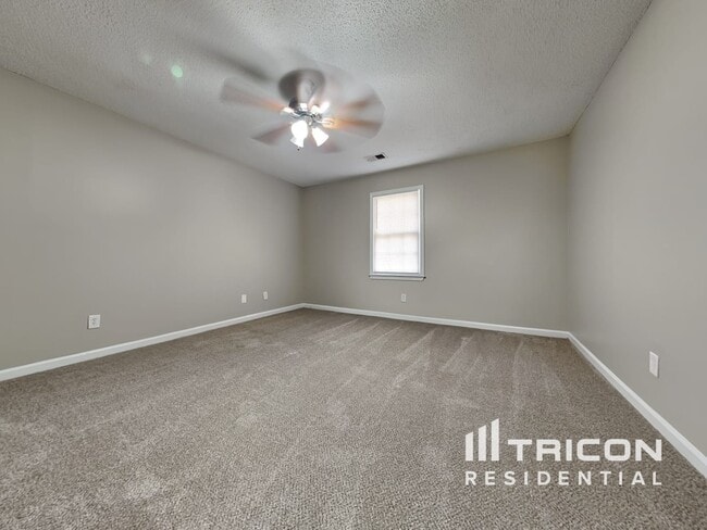Building Photo - 65 Holly Creek Dr