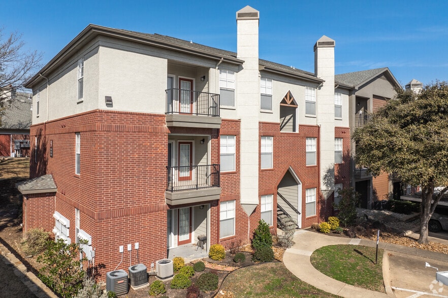 Building Photo - Saratoga