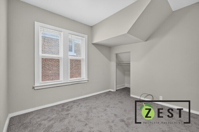 Building Photo - 643-645 Navahoe St