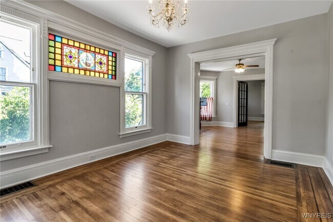 Building Photo - 45 St Johns Pl