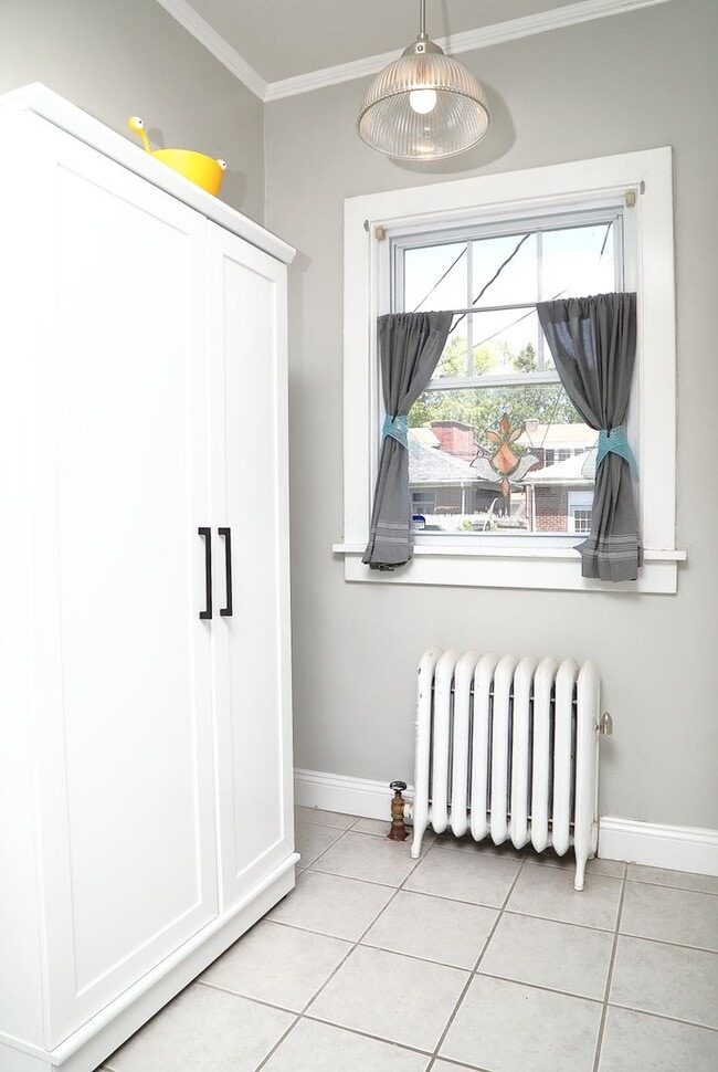 Building Photo - Adorable 5 Bed Single Family Home Near Uptown
