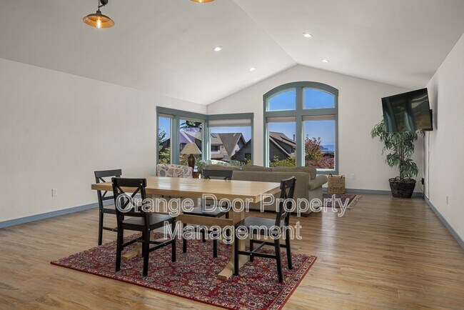 Building Photo - 7009 Stanich Ave