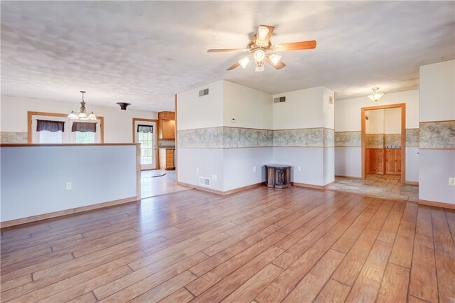 Building Photo - 681 NY-364