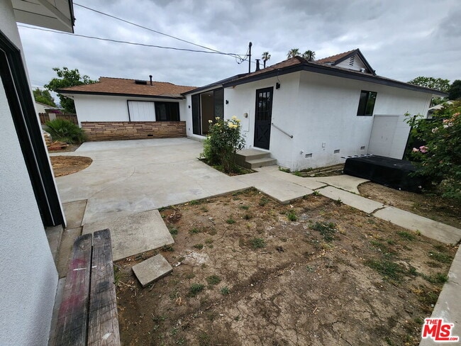 Building Photo - 6121 Sylvia Ave