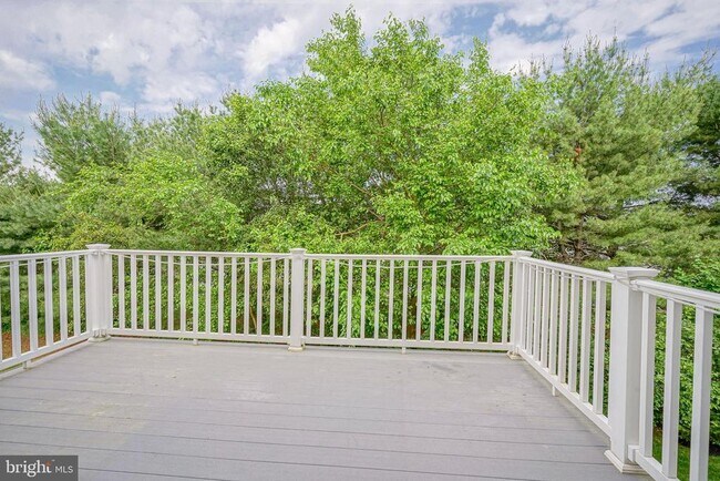 Building Photo - 1048 Regency Pl